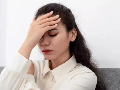脑袋突然“闹脾气”?快来揪出头疼的真凶!关晓彤与鹿晗在24小时内完成了一场跨越舞台与荧幕的舆论风暴