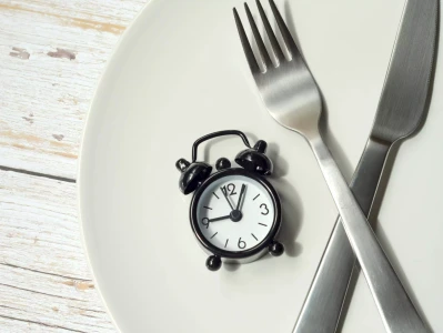 间歇性禁食≠无代价减肥 它可能让你变秃→“韦神女友回来了?”王虹现身北大数学讲座,韦神端坐第一排