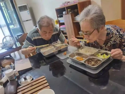 高尿酸和缺维生素有关？别只知道吃苹果，这4物才是减负王炸！王思聪和懒懒在日本游玩被偶遇，大长腿抢镜，两人举止非常亲密
