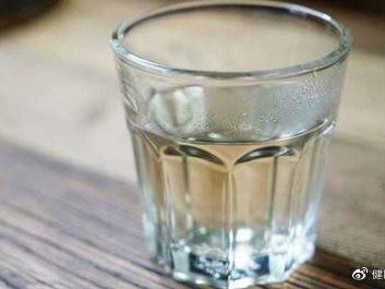 医学研究表明，摄入充足水分能降低患癌机率