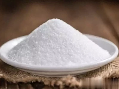 糖分爱好者请注意:适量摄入甜食,多食用新鲜蔬果有益健康我可超爱这条牛仔短裤了!