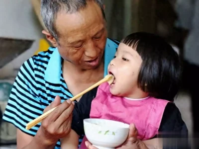 爷爷奶奶带娃记住这几招，提升娃免疫力少生病全家省心！ 冯小刚直言：她太能装了，永远红不了，更别说拿奖了