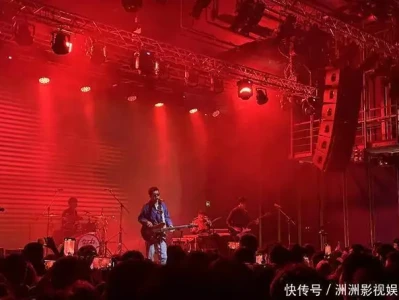 夜幕下的音乐狂欢：为何音乐会偏爱夜晚绽放“韦神女友回来了？”王虹现身北大数学讲座，韦神端坐第一排