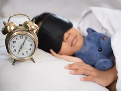 医生发现:睡眠充足的人常有5个特质,你占几个?背叛与真爱,看李连杰对黄秋燕,利智的不同态度