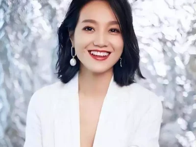 女主持晚会上念错男演员名字,深夜发文道歉,对方回应引热议武圣关羽镇守荆州,诸葛亮曾派四大谋士辅佐?历史真相或暗藏玄机