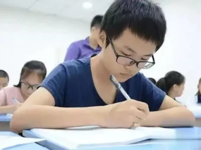 必看!中考与高考压力大PK,孩子到底该咋应对?女大学生|上海武康路偶遇