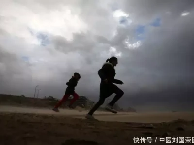 天气越热越不要轻易运动!提醒:50岁后,运动保持这个频次就好广东女孩考上985名校,大三嫁大18岁大叔,休学生子,现状如何?