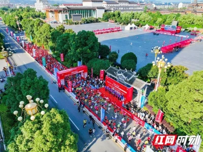 湖南靖州首迎大型路跑赛事 “薪火传承·中国健康跑”展现民族风情美军刚宣布成功拦截“东风洲际导弹”,结果下一刻就被当着全球打脸