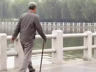 老人骨骼健康秘籍:慢跑还是快走,医生来揭晓!利智现状:全家定居新加坡,63岁自然衰老,2个女儿非常孝顺