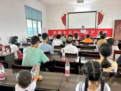 “救在身边”护老幼 赤壁市送急救知识到乡村4位没钱无貌的丑星”，娶的老婆一个比一个漂亮，他们凭什么