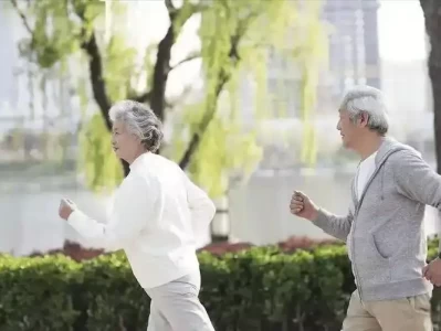 老人想骨骼健康，慢跑还是快走？一文搞懂！“女儿国”朱琳：丈夫本是普通工人，有个决定让她遗憾一辈子