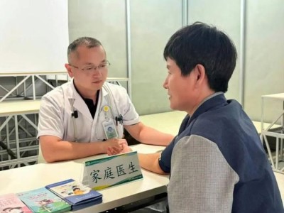 崂山区：家庭医生携“三伏贴”贴心服务走进功能社区