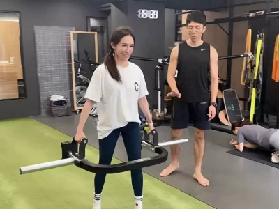 萧亚轩曝髋骨受伤后康复训练照，已动五次手术，距重返舞台不远巨型“山猪”现身澳大利亚，体重超过800斤，号称“肉弹战车”