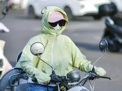 烈日当空，盛夏防晒又科学补钙的秘诀来了！37岁王思聪在日本和女友吃咖喱，下颌后缩严重，像动画片里的树懒