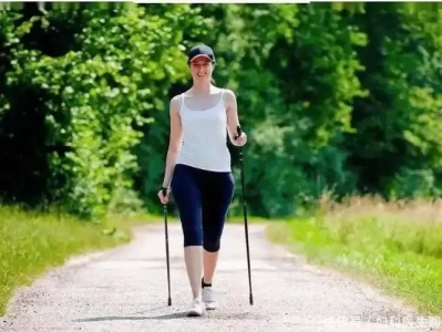 这样走路的人都活不久？医生：这几种走路姿势，抓紧去改掉！重庆文科状元何川洋，高考659分被北大拒绝：决不能录取这种学生