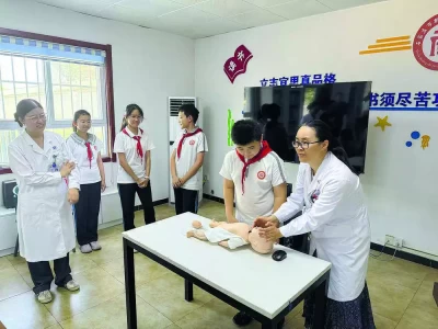 ​急救知识进校园 护航青春成长