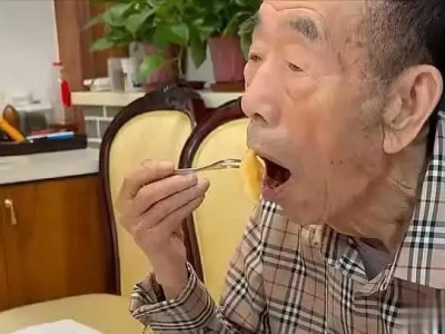 杨少华生命最后阶段：吃肉喝酒抽华子，四小时前还帮儿子带货石油不让买，飞机不准卖？以色列太狂了，美国都不敢这么要求中国