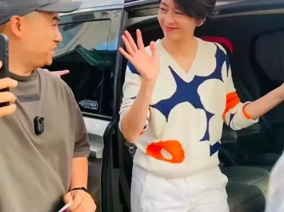 49岁梁咏琪寿颜状态惊艳全网：自然美才是真的抗老秘诀！柯南：从新兰到平和，毛利到阿笠博士，73堪称“青梅竹马狂魔”