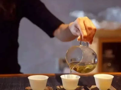 喝茶与心血管健康，这4个关联，你了解吗？王晶评刘亦菲：观众缘可媲美赵雅芝