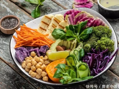 60岁女子坚持不吃肉类，降低血脂、疏通血栓，半年后效果如何？青海神奇一幕：猞猁与藏犬联手巡山，野生动物的奇妙合作