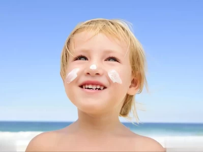 宝宝夏日防晒，是过度保护还是必要之举？看完就懂！中国第一“裸模”汤加丽：走红后丈夫离婚，父亲说丢脸，后来怎样