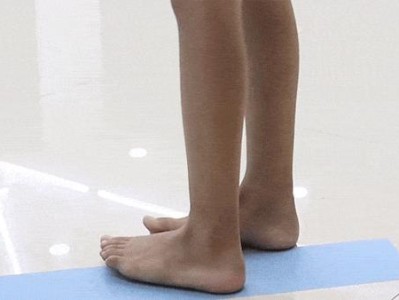我的走路姿势很奇怪，该怎么纠正？
