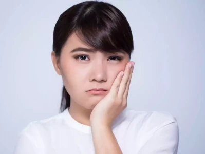 长年受牙周炎困扰？用“小窍门”配合刷牙，牙齿健康看得见！娱乐圈又丢人！驰援贵州洪水名单曝光，年入上亿明星，全输给网红