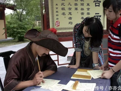 钻石歌王林冲的最后一曲：92岁传奇谢幕，艺术生命何以长青？真急眼了！歼-20S身着现役涂装露面，F-22A火力全开拼命追赶？