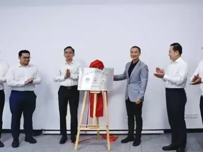 中国—文莱烹饪现代工匠学院校企合作签约仪式在邕举行四川绵阳发现一只石虎，咬死多只鸡鸭鹅，将它关在铁笼还龇牙咧嘴