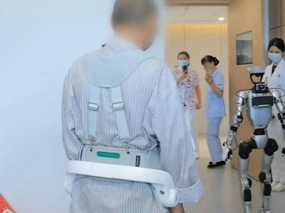 浙江一医院引入外骨骼机器人助力患者康复训练