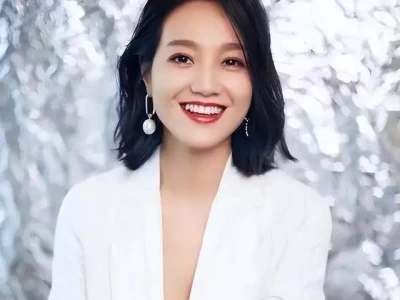 女主持晚会上念错男演员名字，深夜发文道歉，对方回应引热议武圣关羽镇守荆州，诸葛亮曾派四大谋士辅佐？历史真相或暗藏玄机