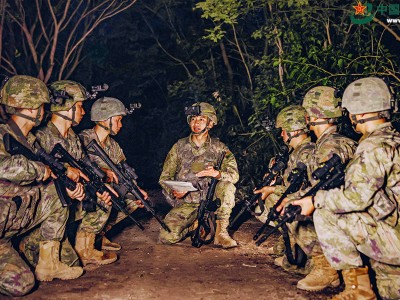 陆军某旅野外驻训紧贴实战需求调节官兵“生物钟”