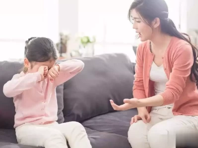 育儿必看！帮孩子管理情绪，赶紧学起来！“韦神太没边界感了!”王虹被送花好尴尬,韦东奕互动太投入被吐槽