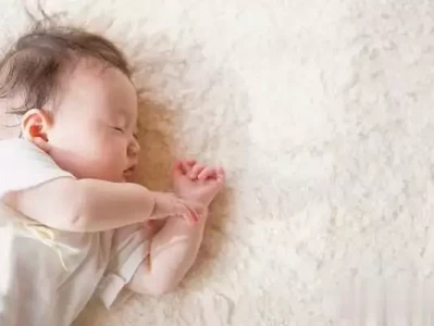 1岁宝宝睡眠秘籍：如何确保充足睡眠？掌握四大要点，让宝贝健康成长！陈冲身材“饱满”又自信，穿亮片裙领口开到胃，一点儿也不怕走光