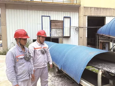 他在员工心中埋下“职业健康”的种子曹丕看两头牛斗殴，为难曹植作诗，不能有“牛”字，后来流传千古