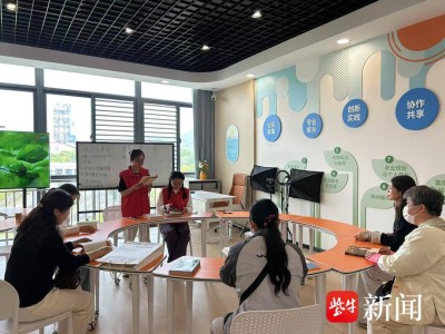 南京市佑安医院开展“书香疗愈，绢艺流芳”艺术疗愈活动