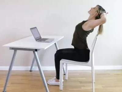 上班族必看！2个办公室力量训练，轻松保持健康！截胡海底捞的“穷鬼自助”，快被大学生捧红了