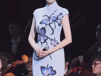 周涛近况曝光，素颜状态下眼窝凹陷皮肤黑 ，网友：没董卿抗老耐看遭开除军籍、全家移民、骗财骗色，他身上标签哪个是真的