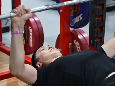 原创
            广东官宣力量训练！黄荣奇不在，张文逸肌肉暴涨，徐昕力量仍不够