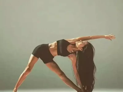 练瑜伽必拿下的15个基础体式，赶紧码住！ 孙俪女儿化妆还在压脚背，网友：“有娘娘的舞蹈基因”