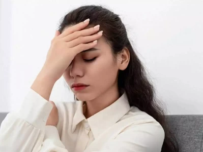 脑袋突然“闹脾气”？快来揪出头疼的真凶！关晓彤与鹿晗在24小时内完成了一场跨越舞台与荧幕的舆论风暴