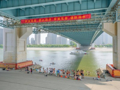 武汉多部门联合行动并提醒市民：远离两江通航水域，莫让消暑变险情