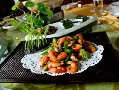 淮扬菜：健康烹饪的首选食谱还记得那位坚信自己是“猫”的奇葩美女吗？怕水不洗澡只吃猫粮