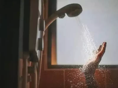 入伏在即，高血压患者天热这6件事为啥能不做就别做？这两人看不了阅兵！特朗普说话算话，取消对华限制，访华名单变了