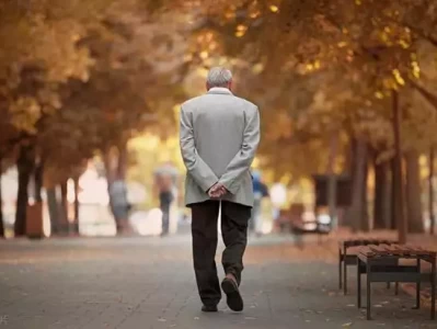 为什么有些人走路习惯背着手？确实有好处！他是乾隆帝的妻侄，身经百战的名将，却战死在缅甸