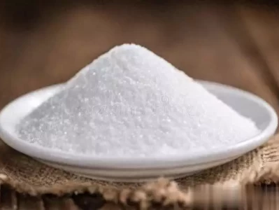 糖分爱好者请注意：适量摄入甜食，多食用新鲜蔬果有益健康我可超爱这条牛仔短裤了！