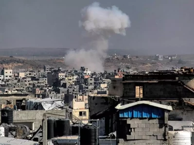 以军袭击加沙医疗中心附近民众 致16人死亡94岁杨少华高温天气被推去剪彩，下午就去世了，家属评论区沦陷