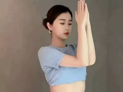 虞书欣瑜伽写真美炸！自律女生魅力足，网友赞真女神！