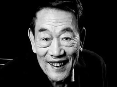 94岁相声名家杨少华活动后不幸去世，网友纷纷留言慰问家属主席形象后继有人，王仁君已接班唐国强，和古月比你更喜欢哪一个