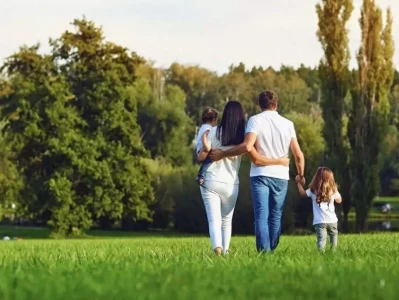 孩子长大后跟你亲不亲，其实早有预兆